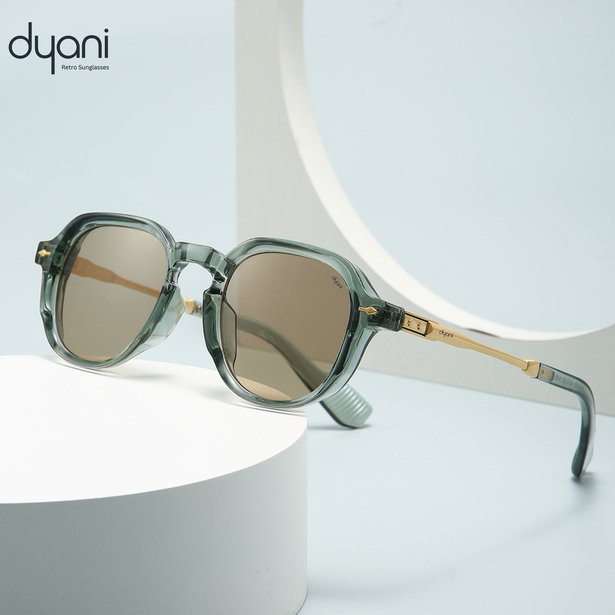The American sunglasses by Dyani with gold accents on black frames, showcasing Italian-inspired elegance and craftsmanship.