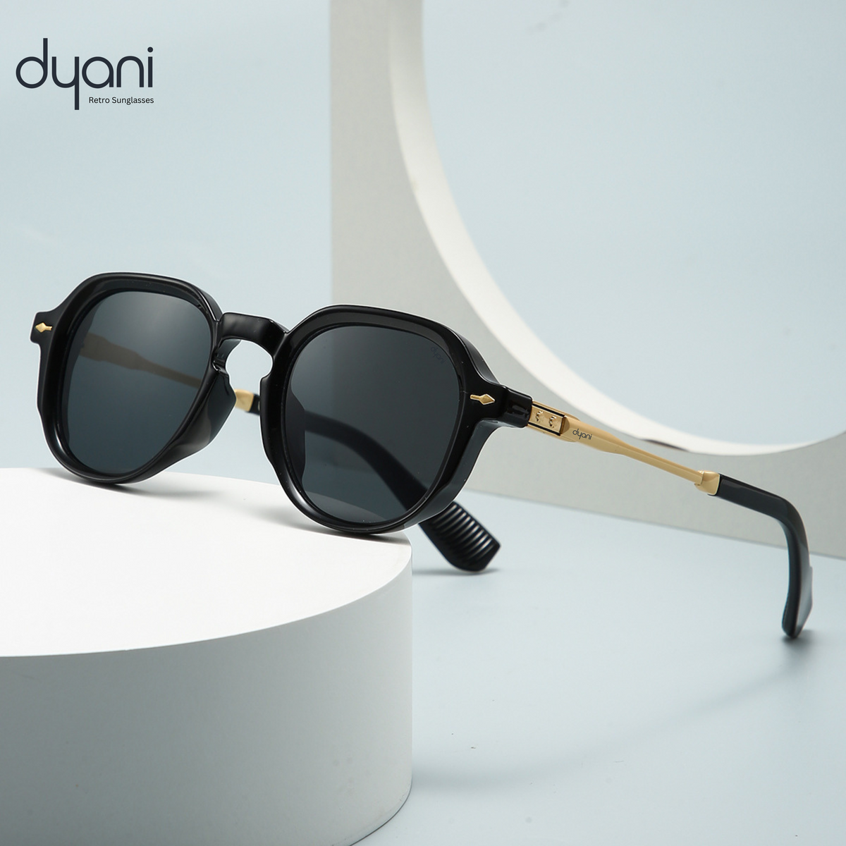 The American sunglasses by Dyani with black polycarbonate frames and gold accents, embodying Italian elegance and craftsmanship.